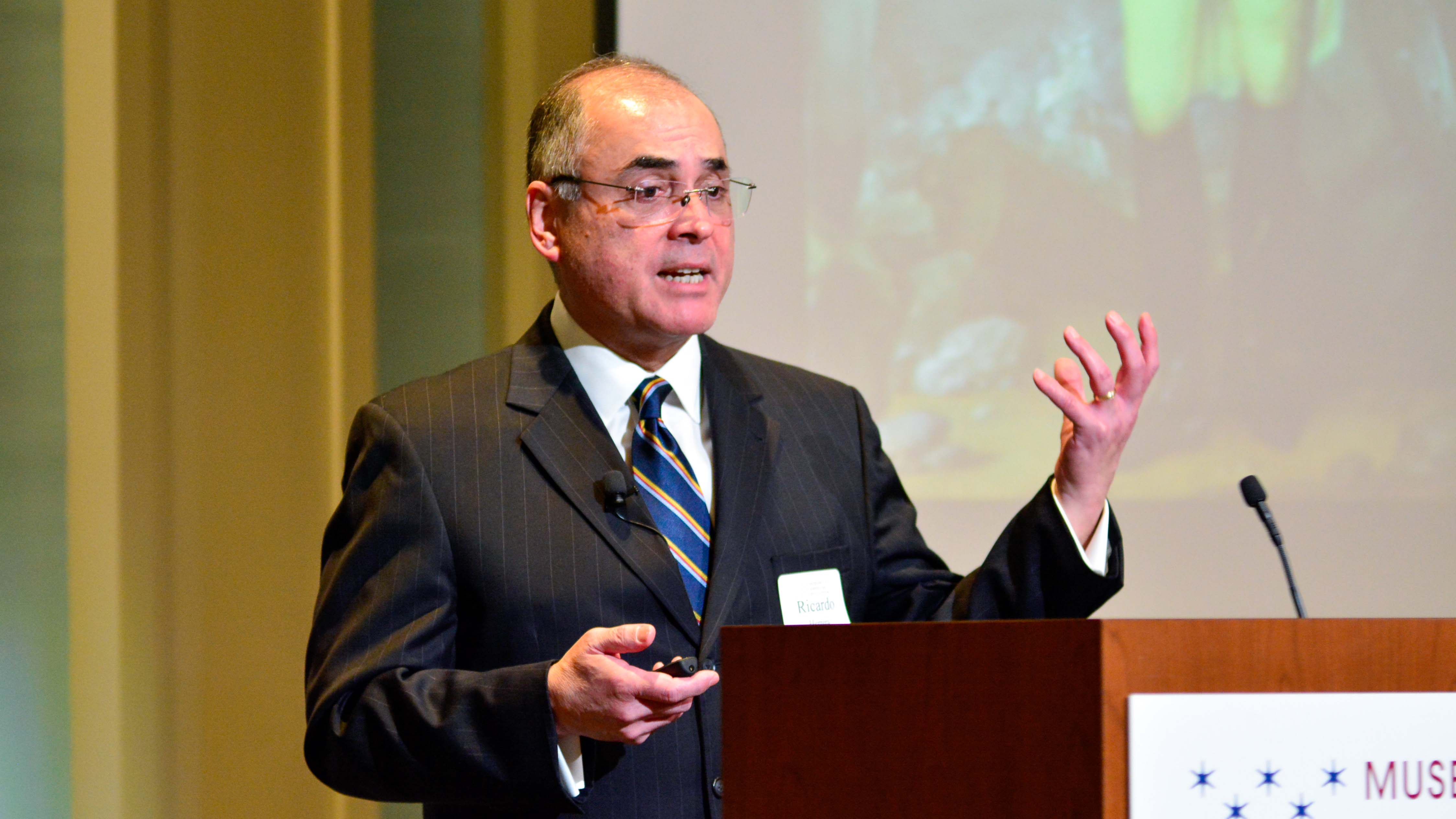 Ricardo Herrera delivers his lecture about feeding Washington's army onstage in front of a crowd.