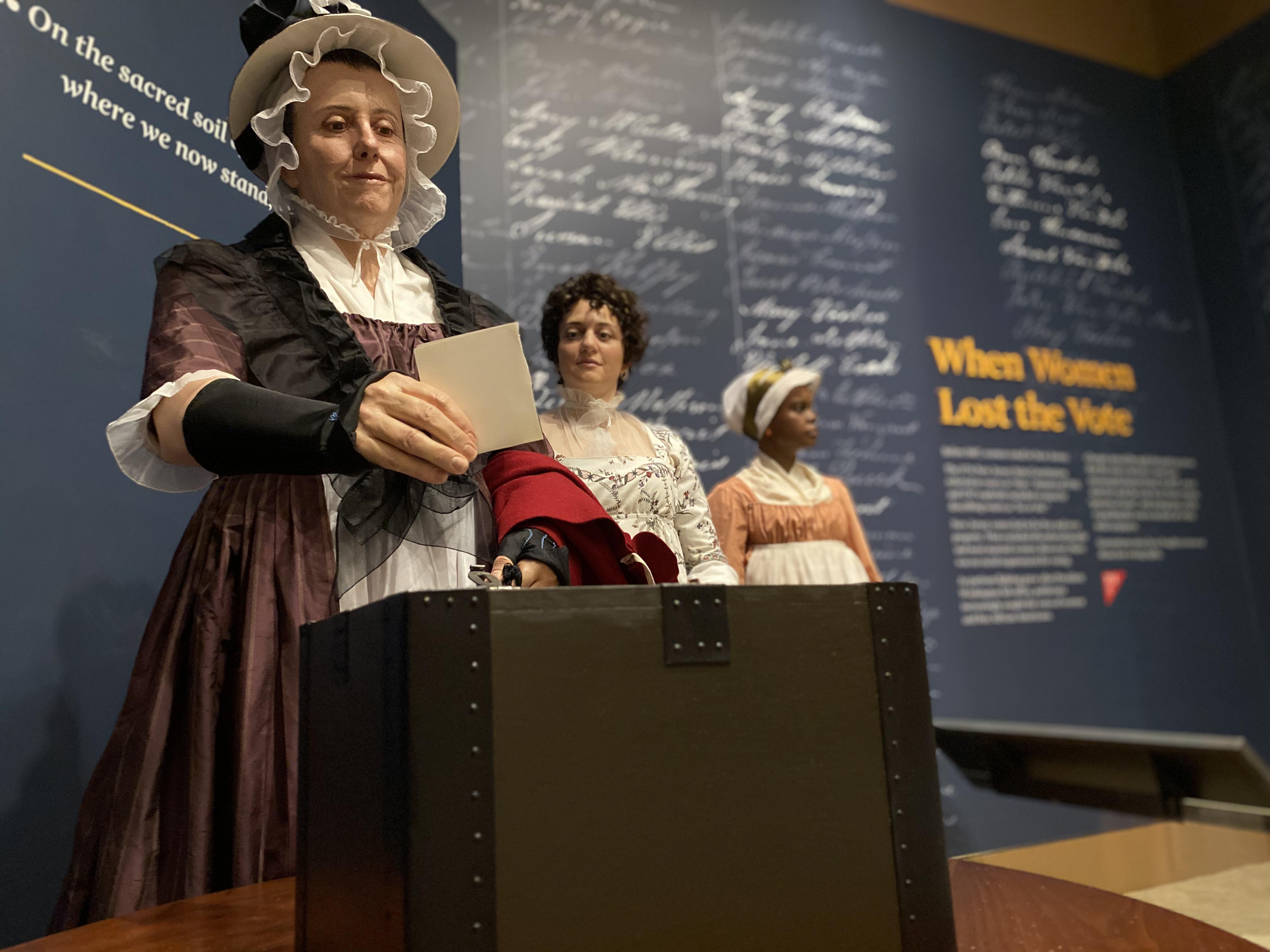 Image 110420 Wwltv Tableau Scene Exhibit Img E7142